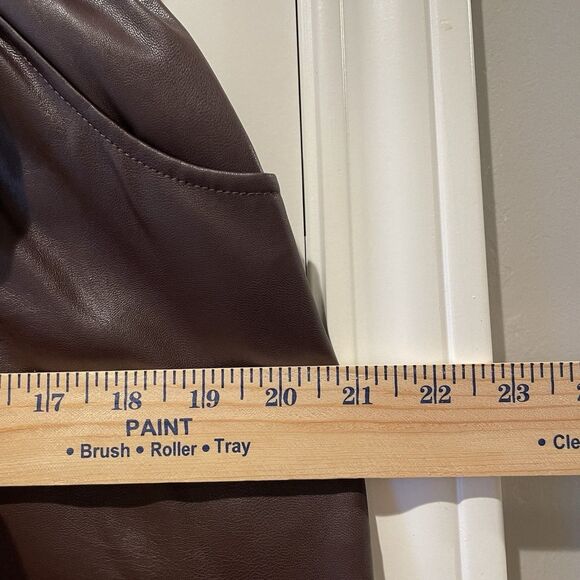 Women’s Skirt Time And Tru Brown Faux Leather Skirt Size Medium 8/10 NEW W Tags - Picture 3 of 12